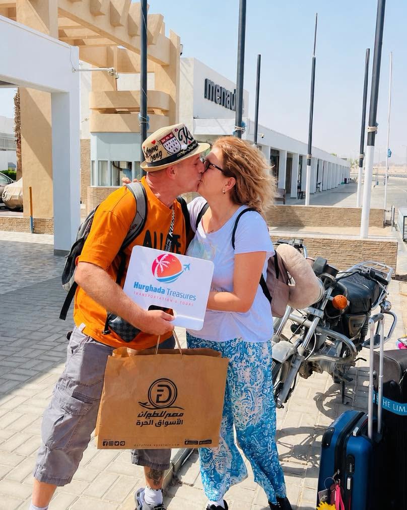 Guests with their driver during a private transfer in Hurghada